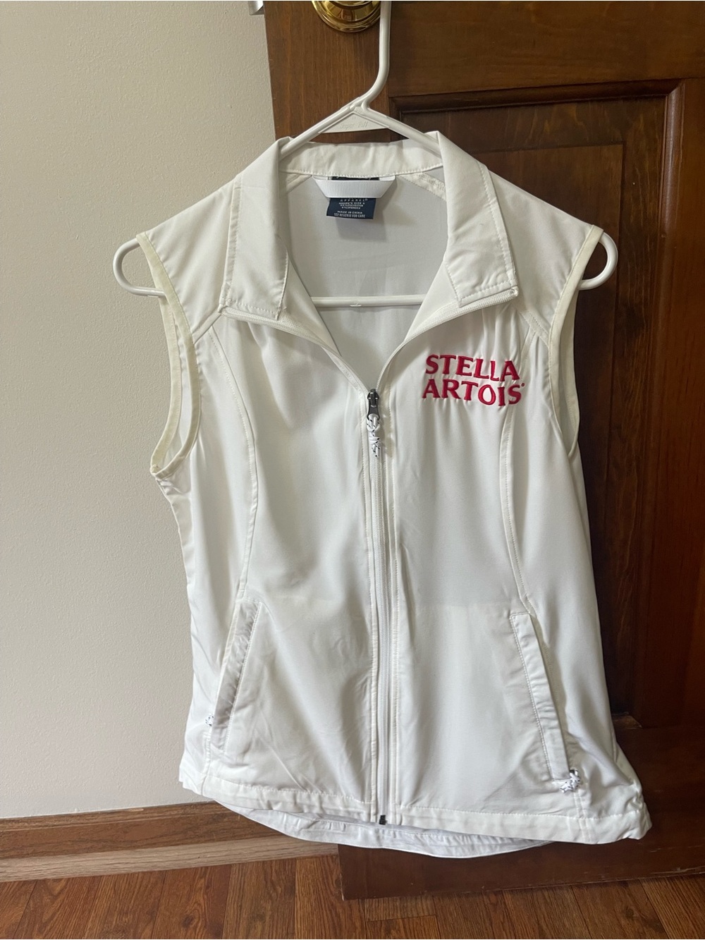 Women's White Zip-Front Sleeveless Vest